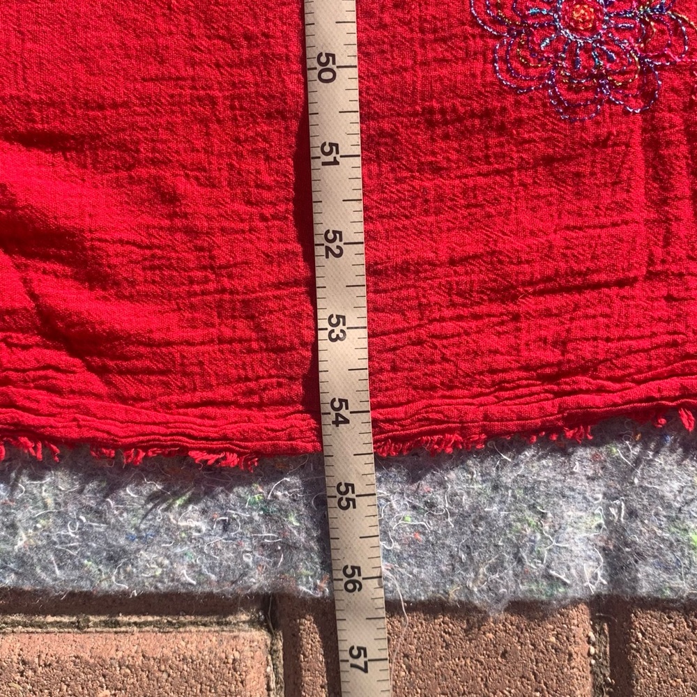 Adorable vintage 90s red cotton gauze w/ rainbow floral embroidery fabric sewing - Picture 13 of 16